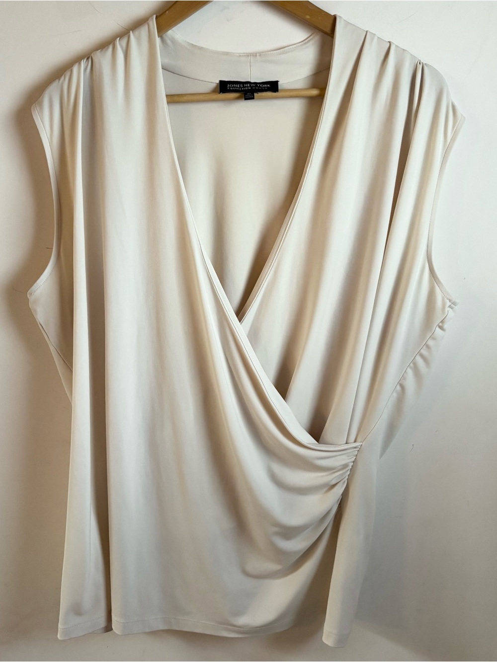 Jones New York Cream V-Neck Sleeveless Blouse